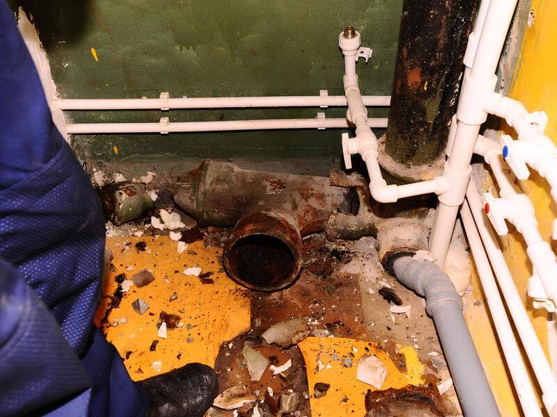 Заміна старих чавунних труб